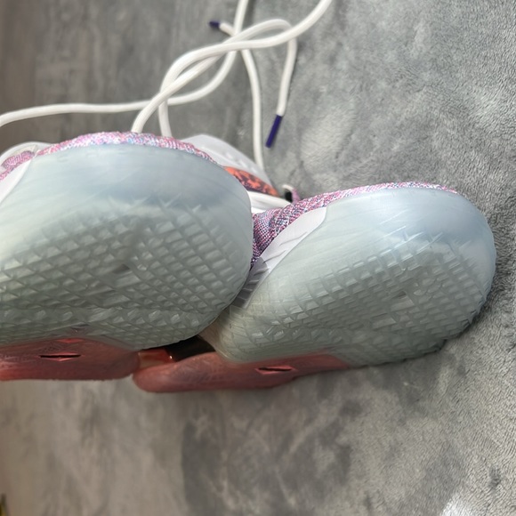 🎯NWOT Nike LeBron 18 'Graffiti' 4.5Y \ 23.5CM \ EU36.5 - Picture 11 of 13